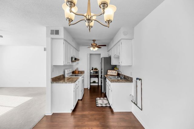 250 Donna Dr Apt 4D, Hendersonville, TN 37075