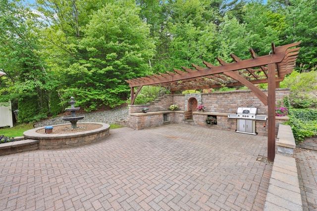 357 Westerly Cir, Ludlow, MA 01056