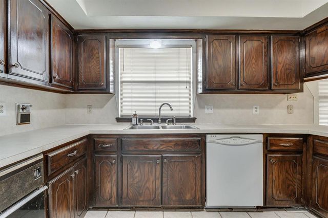 2013 Tanglewood Drive, Edmond, OK 73013