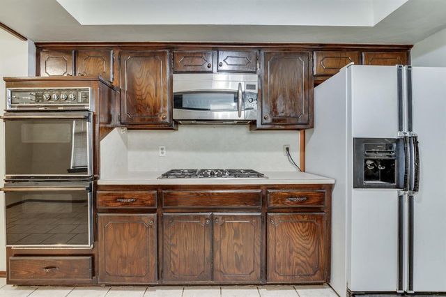 2013 Tanglewood Drive, Edmond, OK 73013