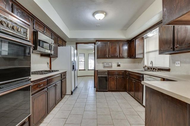 2013 Tanglewood Drive, Edmond, OK 73013