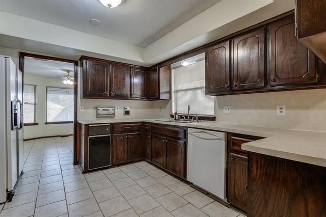 2013 Tanglewood Drive, Edmond, OK 73013