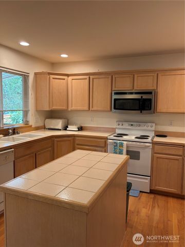 5724 Hillpointe Circle, Lynnwood, WA 98037