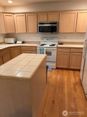 5724 Hillpointe Circle, Lynnwood, WA 98037