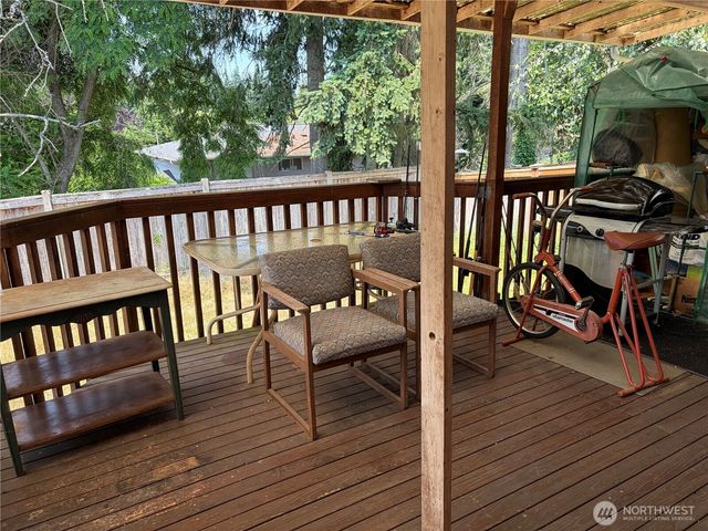 5724 Hillpointe Circle, Lynnwood, WA 98037