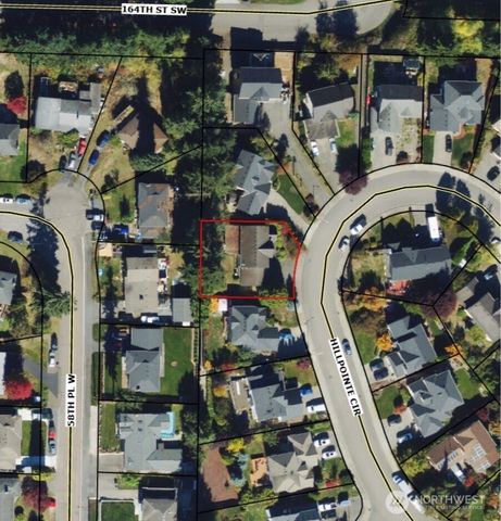 5724 Hillpointe Circle, Lynnwood, WA 98037