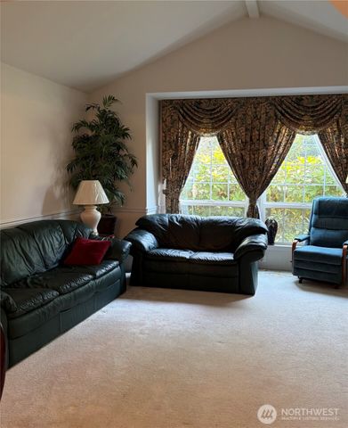 5724 Hillpointe Circle, Lynnwood, WA 98037