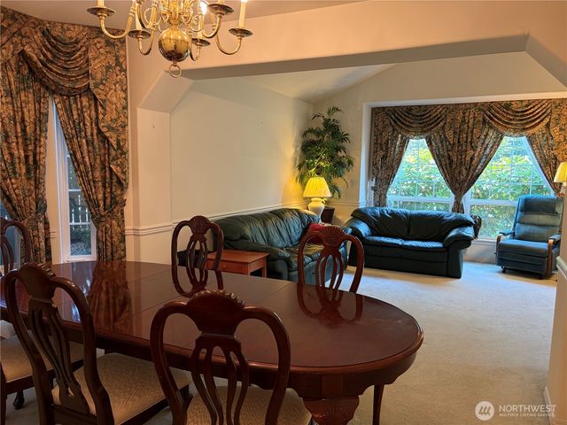 5724 Hillpointe Circle, Lynnwood, WA 98037