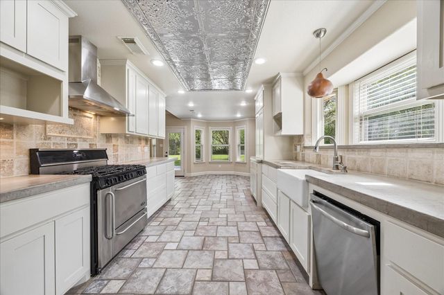 1215 Westglen Drive, Alvin, TX 77511