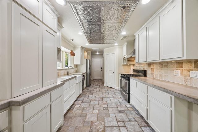 1215 Westglen Drive, Alvin, TX 77511