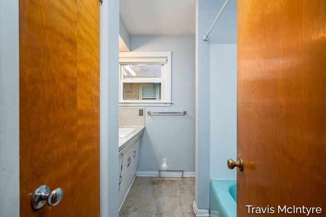 607 N Washington Street SE, Lowell, MI 49331