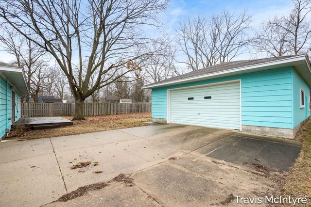 607 N Washington Street SE, Lowell, MI 49331