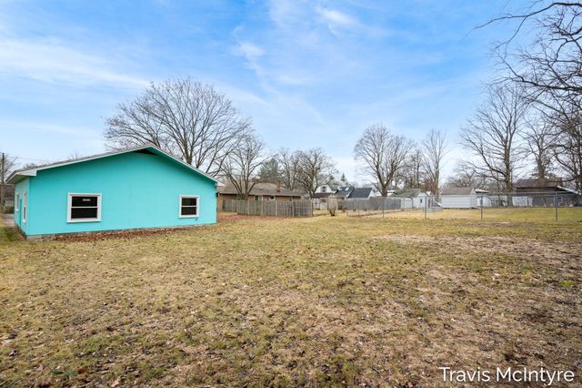 607 N Washington Street SE, Lowell, MI 49331