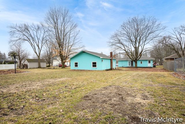 607 N Washington Street SE, Lowell, MI 49331