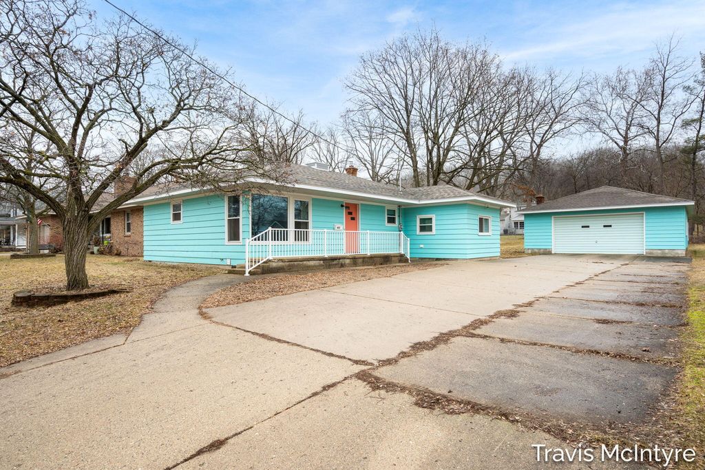 607 N Washington Street SE, Lowell, MI 49331