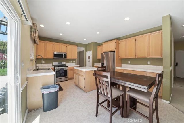 13825 Hawk Court, Victorville, CA 92394