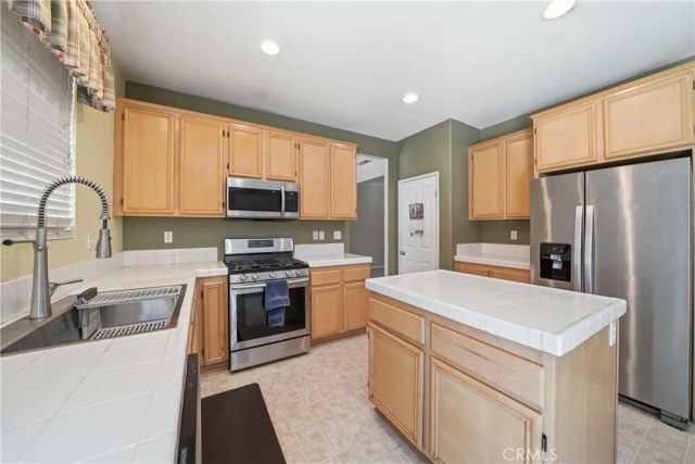 13825 Hawk Court, Victorville, CA 92394