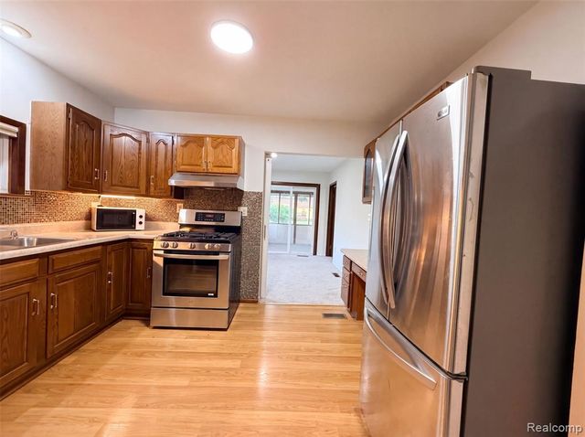 35115 University Street, Westland, MI 48185