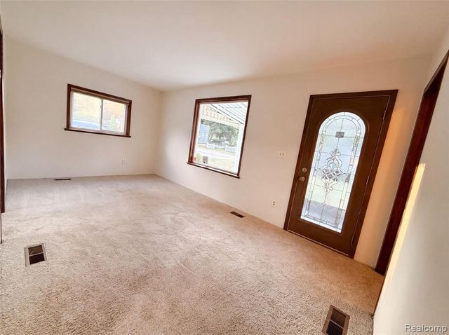 35115 University Street, Westland, MI 48185