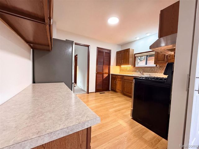 35115 University Street, Westland, MI 48185