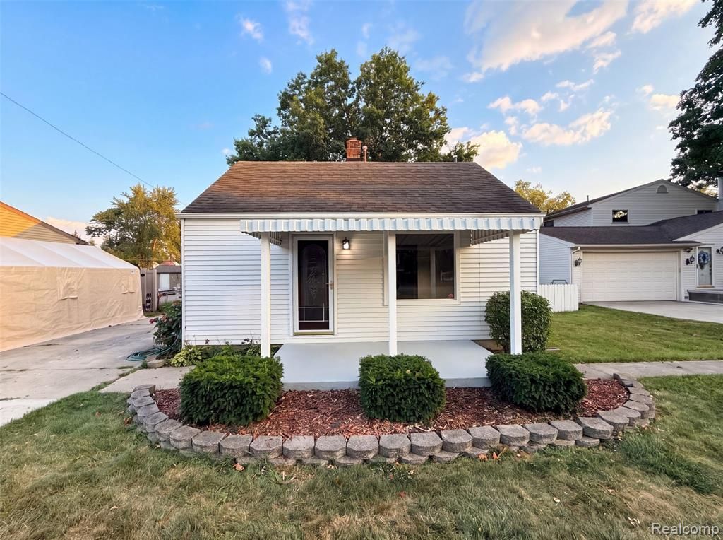 35115 University Street, Westland, MI 48185