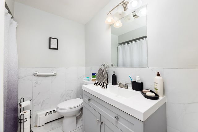 4401 N Newcastle Avenue, Harwood Heights, IL 60706