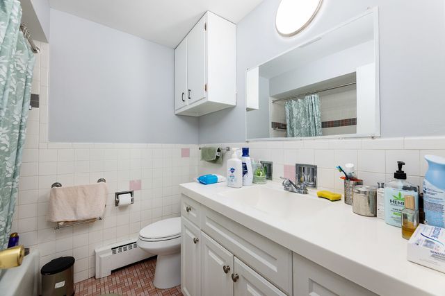 4401 N Newcastle Avenue, Harwood Heights, IL 60706
