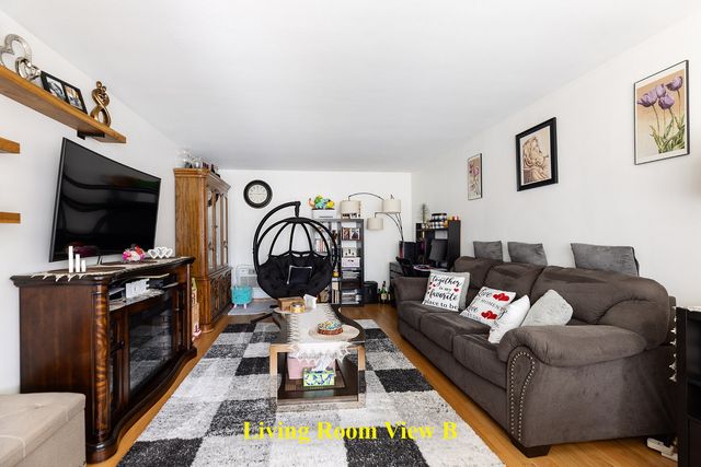 4401 N Newcastle Avenue, Harwood Heights, IL 60706