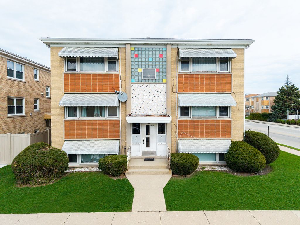 4401 N Newcastle Avenue, Harwood Heights, IL 60706