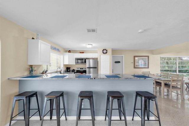 867 PINELLAS POINT DRIVE S, St Petersburg, FL 33705