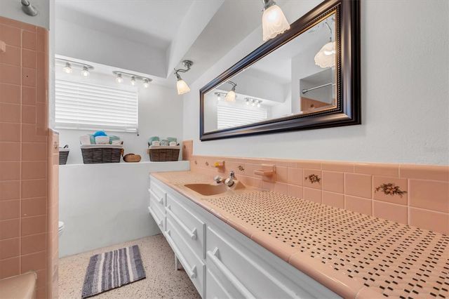 867 PINELLAS POINT DRIVE S, St Petersburg, FL 33705