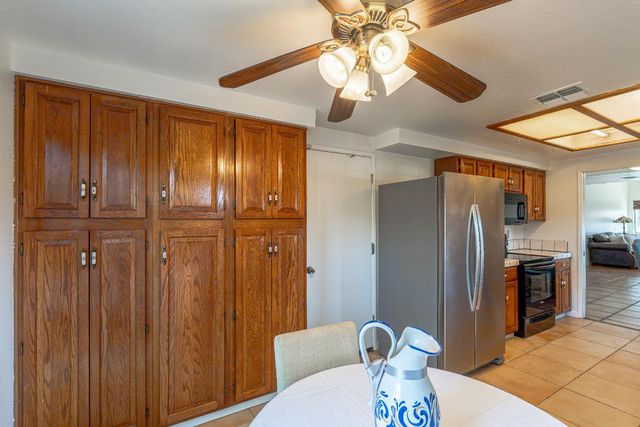 8140 Maderia Port Ln, Fair Oaks, CA 95628