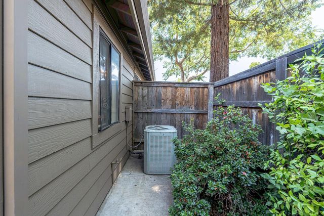 8140 Maderia Port Ln, Fair Oaks, CA 95628