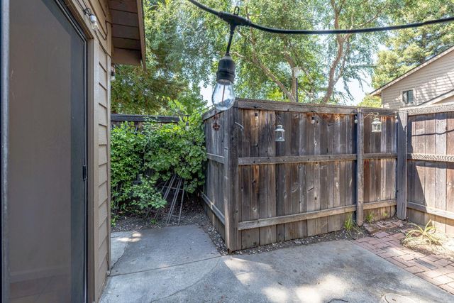 8140 Maderia Port Ln, Fair Oaks, CA 95628