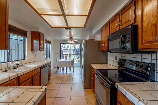 8140 Maderia Port Ln, Fair Oaks, CA 95628