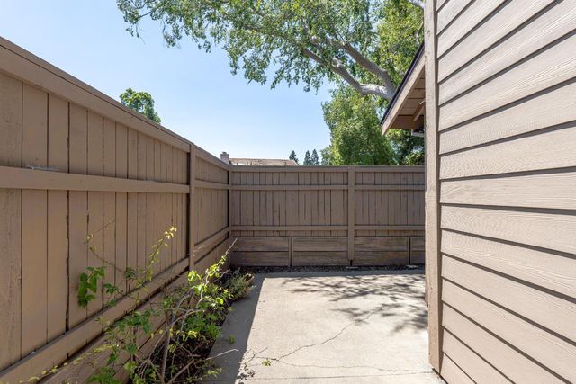 8140 Maderia Port Ln, Fair Oaks, CA 95628