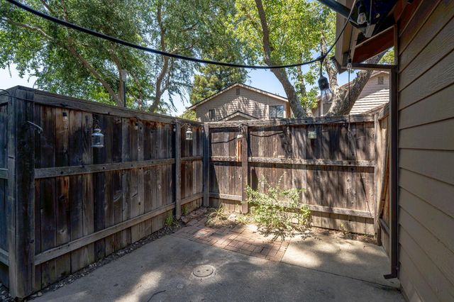 8140 Maderia Port Ln, Fair Oaks, CA 95628