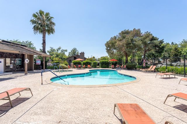 8140 Maderia Port Ln, Fair Oaks, CA 95628