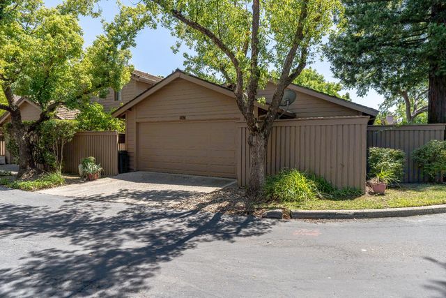 8140 Maderia Port Ln, Fair Oaks, CA 95628