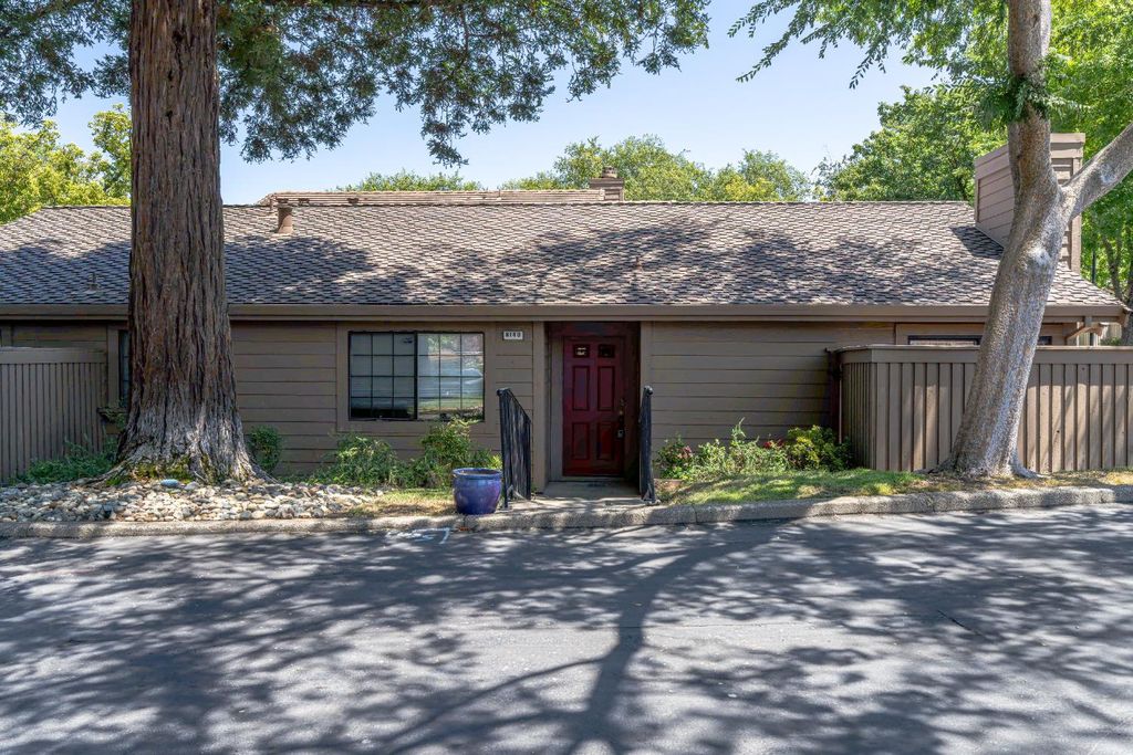 8140 Maderia Port Ln, Fair Oaks, CA 95628