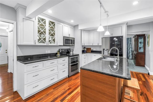 6505 CEDAR STREET NE, St Petersburg, FL 33702