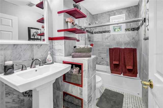 6505 CEDAR STREET NE, St Petersburg, FL 33702