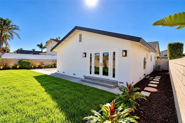 17342 Wild Rose, Huntington Beach, CA 92649