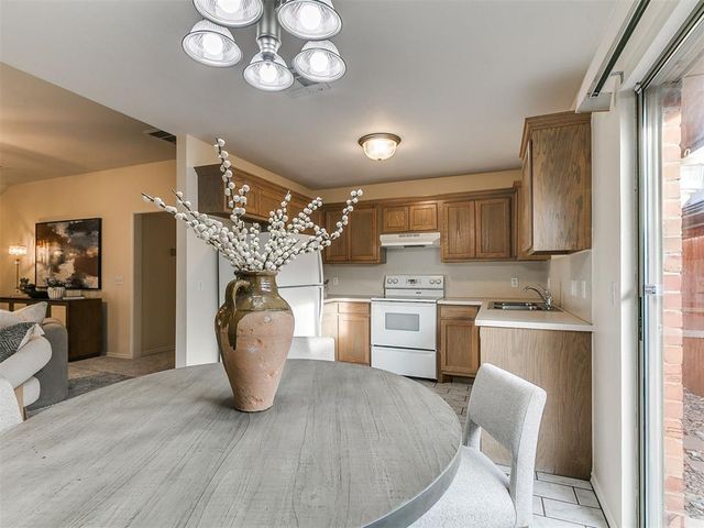 2561 Lynn Lane, Oklahoma City, OK 73120