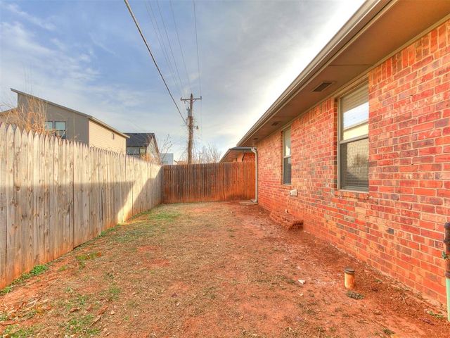 2561 Lynn Lane, Oklahoma City, OK 73120