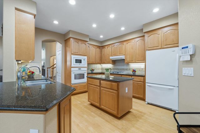 4716 Corona Cir, Rocklin, CA 95677