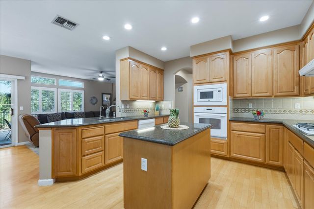 4716 Corona Cir, Rocklin, CA 95677