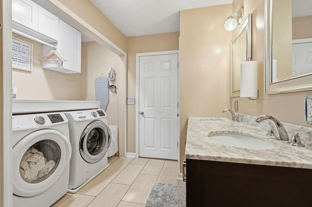 7585 Wrenview Drive 7585 Wrenview Drive, Springfield, OH 45502