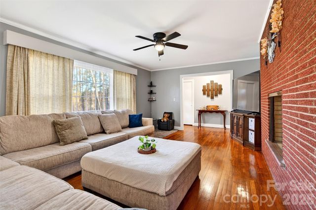 5395 NC 226 S Road S, Marion, NC 28752