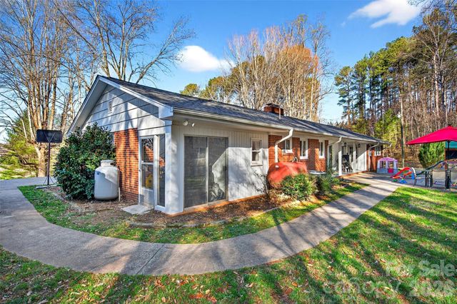 5395 NC 226 S Road S, Marion, NC 28752